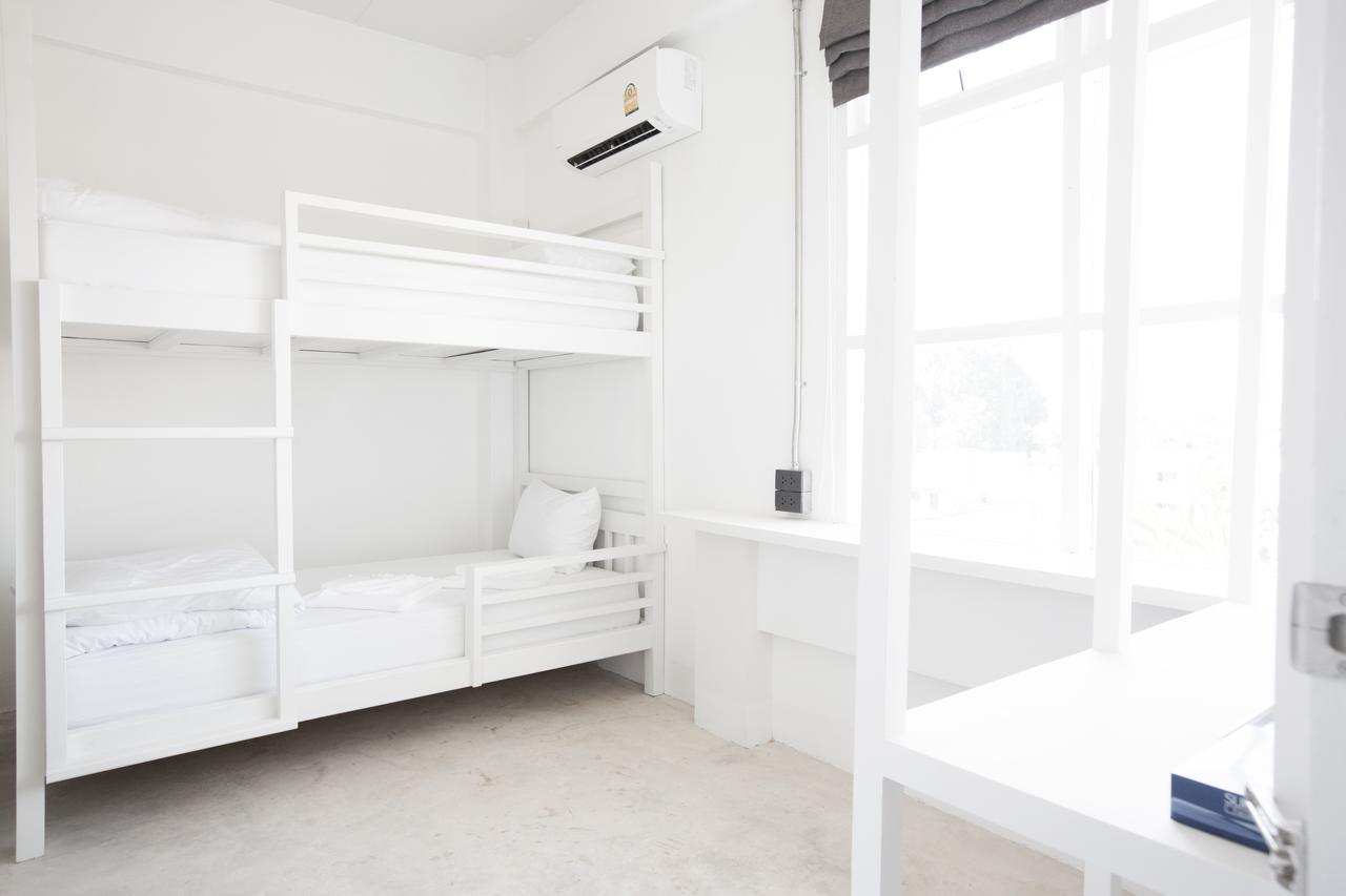 Flat White Cafe X Poshtel Hostel Lampang Exterior foto